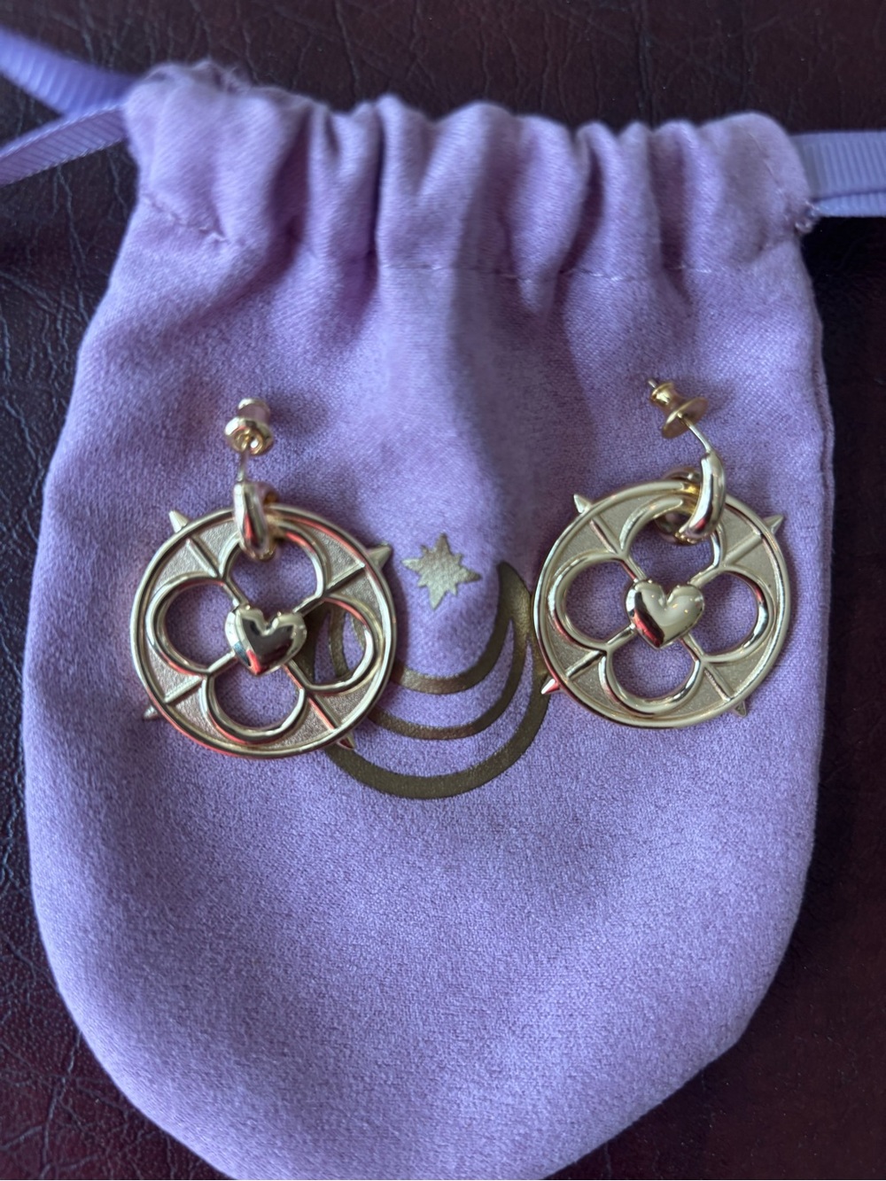 Jane Win Love Guarded Heart Earrings - Picture 2 of 2